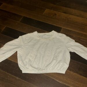Long sleeve white cropped shirt from Aritzia Wilfred brand